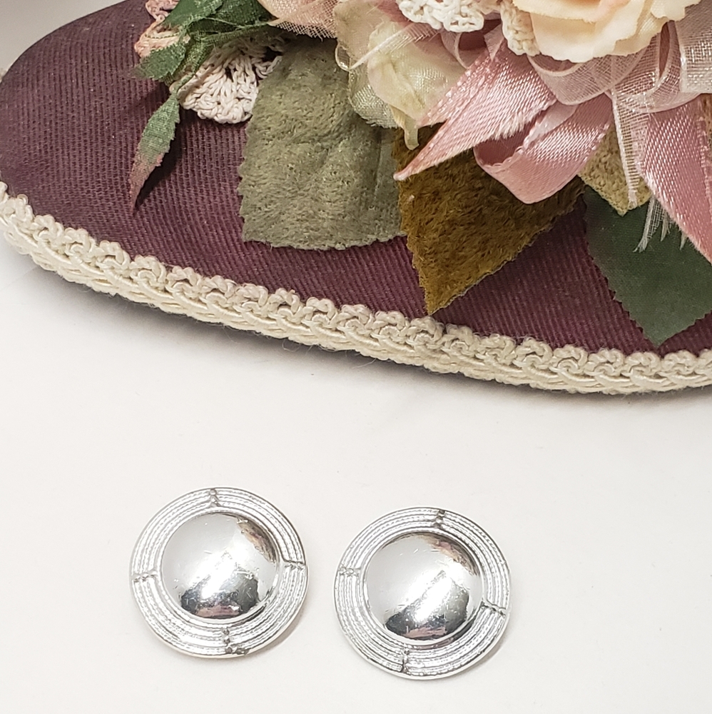 Unqiue AAI Silver tone Earrings